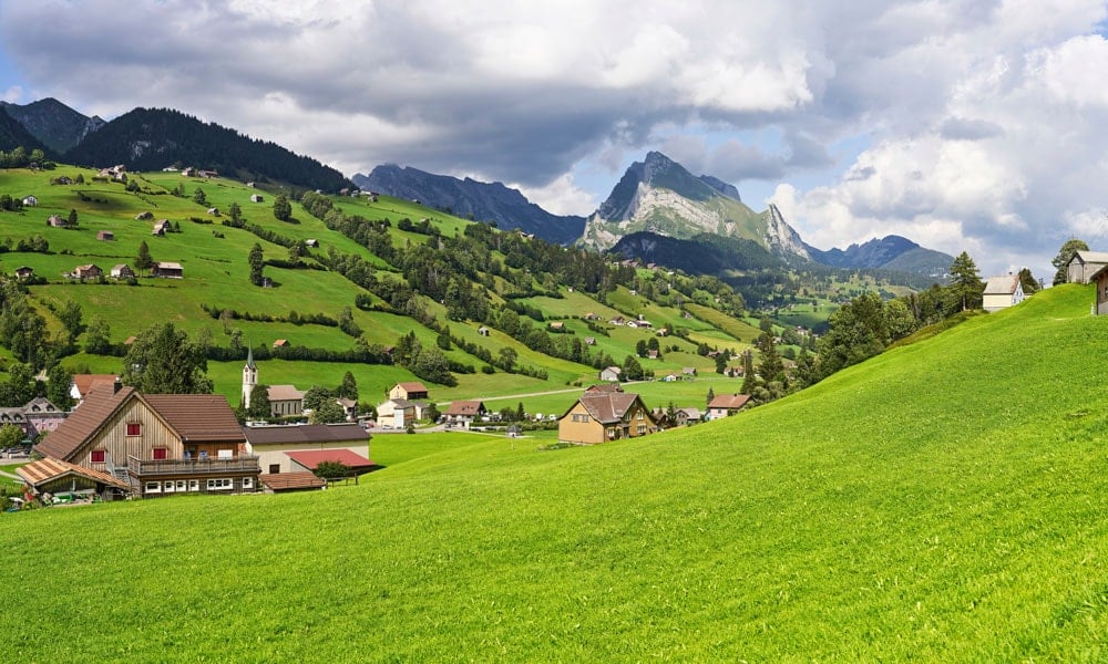 shoulder season travel